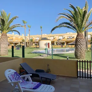 apartamento-primera-linea-de-playa-con-piscina.es-andalucia.com/